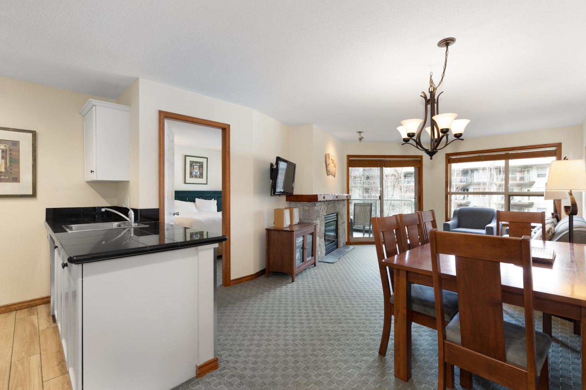 The Aspens By Blackcomb Peaks Accommodation Whistler Exterior photo