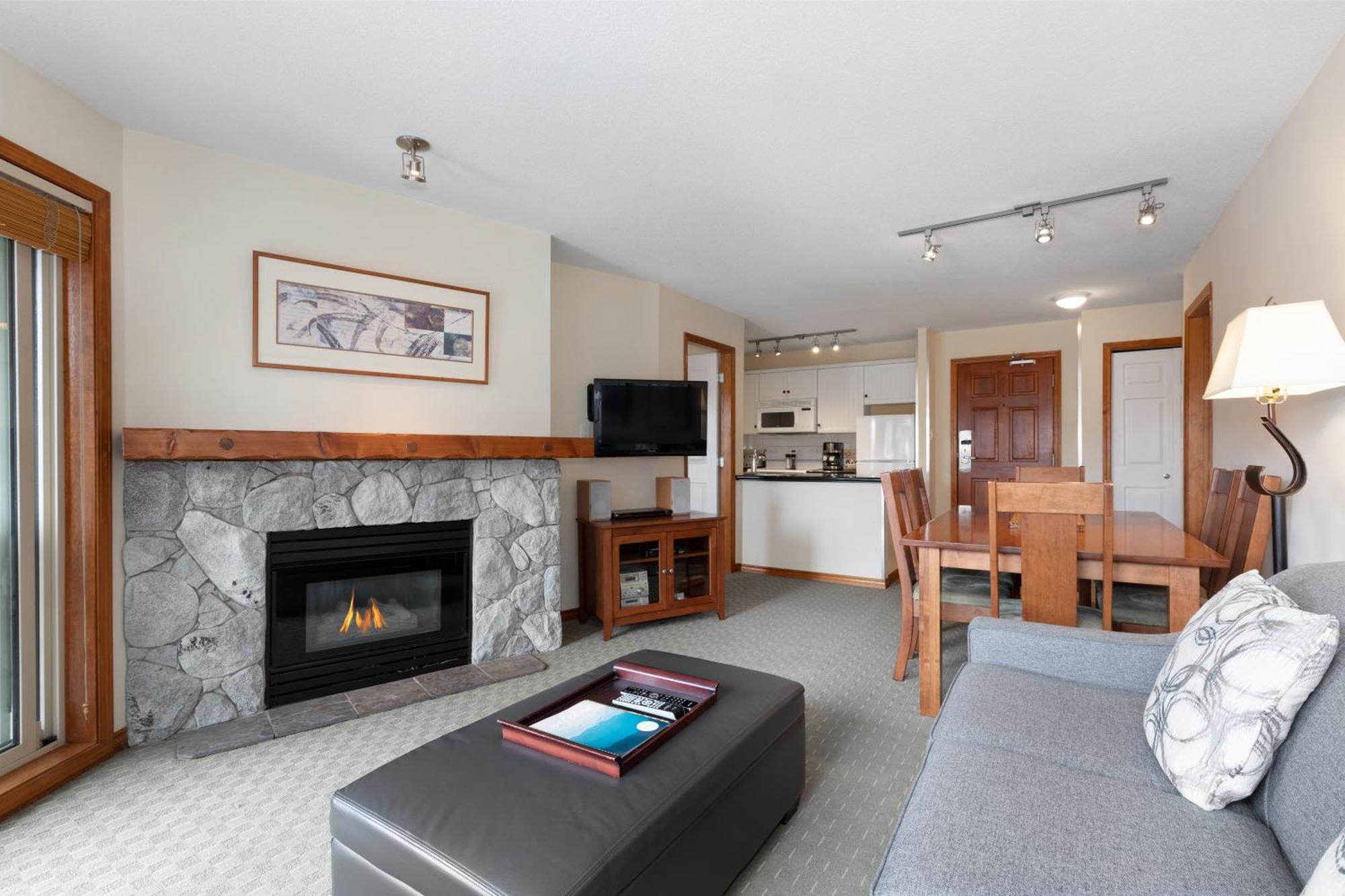 The Aspens By Blackcomb Peaks Accommodation Whistler Exterior photo