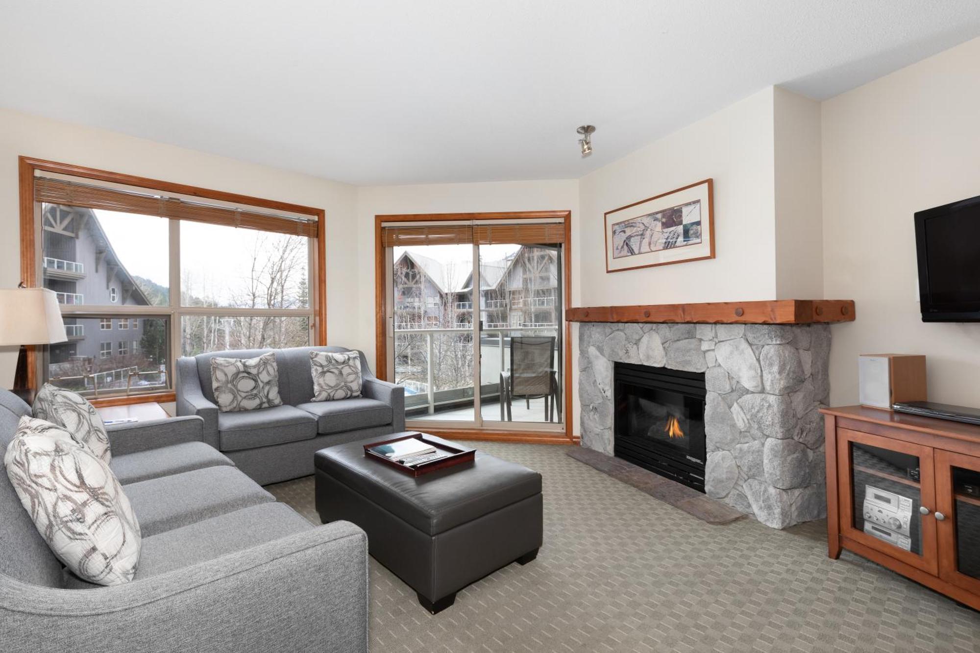 The Aspens By Blackcomb Peaks Accommodation Whistler Exterior photo