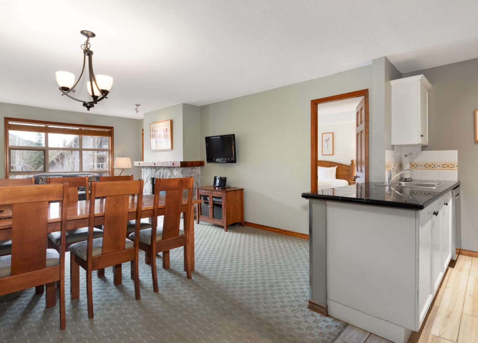 The Aspens By Blackcomb Peaks Accommodation Whistler Exterior photo