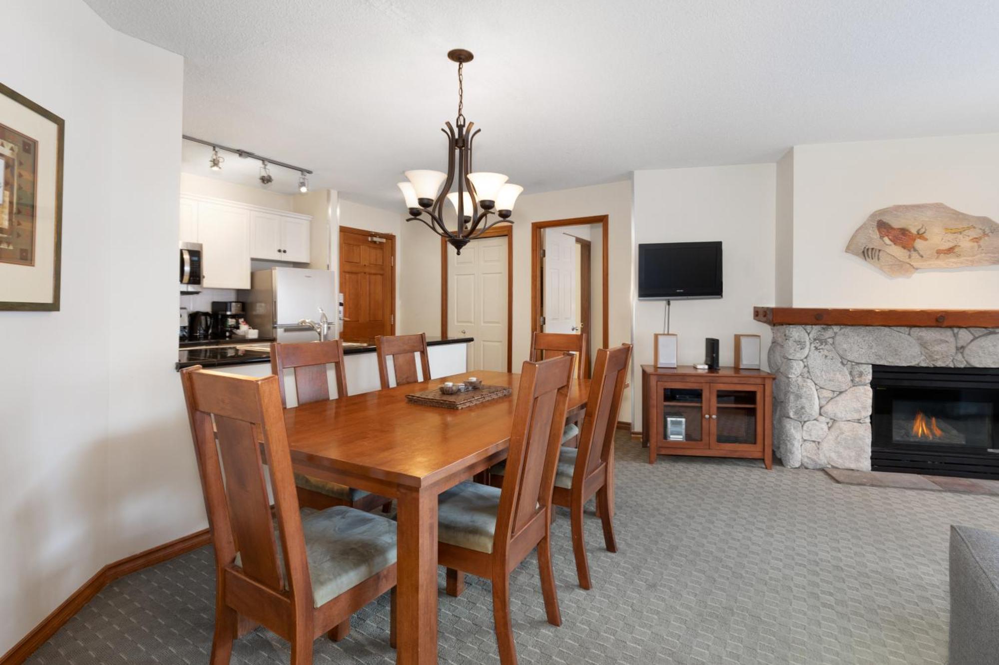 The Aspens By Blackcomb Peaks Accommodation Whistler Exterior photo